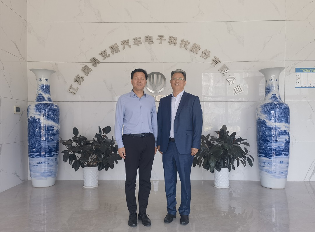 Mr. Luo Shicheng, General Manager of JAC Group Passenger Car Company, Paid Exchange Visit to AECS